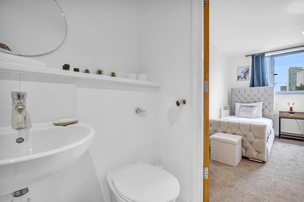 Stylish 4Th Floor 2 Bedroom En Suite City Centre Apartment With Parking By Azura Nights Бірмінгем Екстер'єр фото